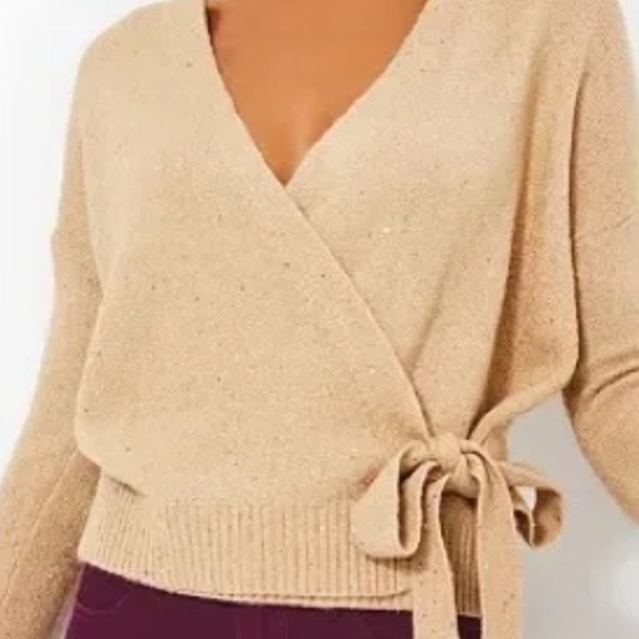 Lilly Pulitzer Sweaters - Lilly Pulitzer Dixie sweater gold size XS more like a smalll.